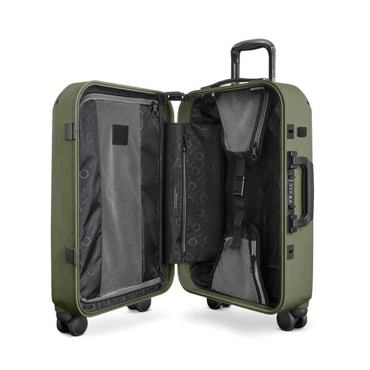 🧳✈️ ULTRA-DURABLE TRAVEL SUITCASE – TRAVEL IN STYLE & SECURITY 🚀✨